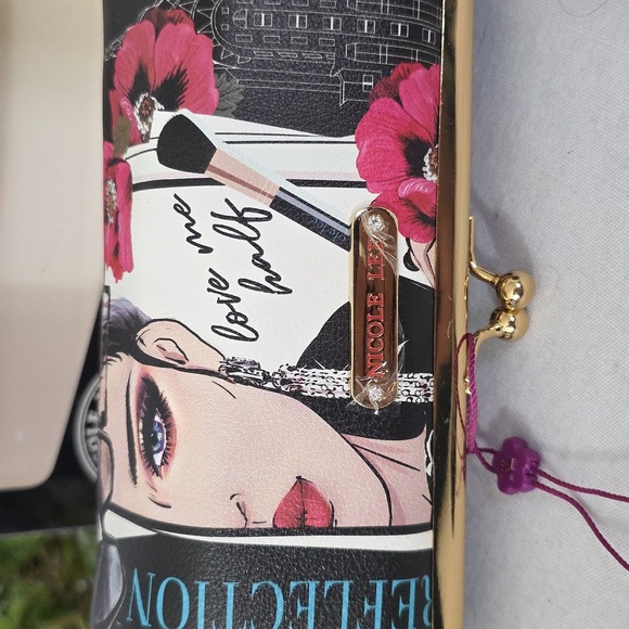 Nicole Lee Love Me Half Make Up Organizer Travel Kiss Lock Clutch NIB - Picture 6 of 12